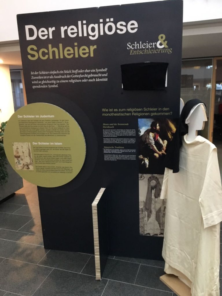 Exponat der Ausstellung Schleier und Entschleierung