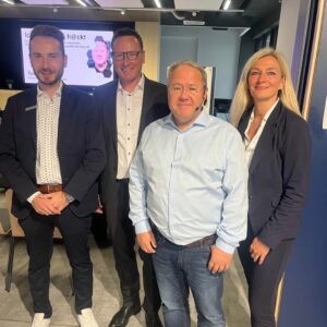 Das Sparkassen-Team mit Tobias Schrödel.