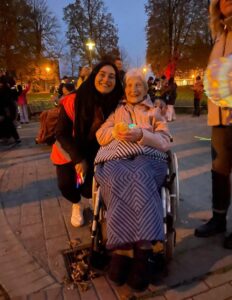 Jasmin Awan mit ihrer Oma beim Wilde Hilde Lauf