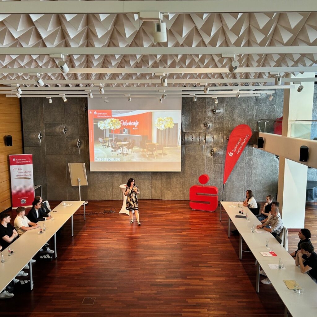 Vortrag bei der Einführungswoche der Ausbildung bei der Sparkasse Kaiserslautern